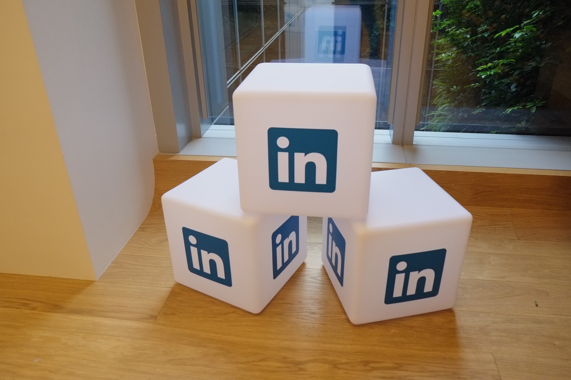 Warming up relationships on LinkedIn