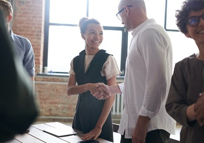How to shake hands and establish instant rapport